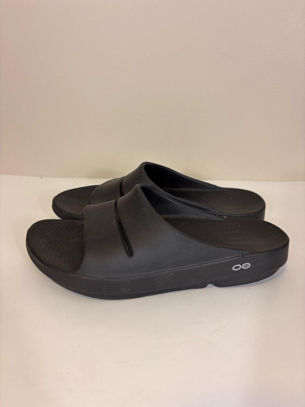 OOFOS Black Comfort‎ Recovery Slide Sandals Men’s 9, Women’s 11